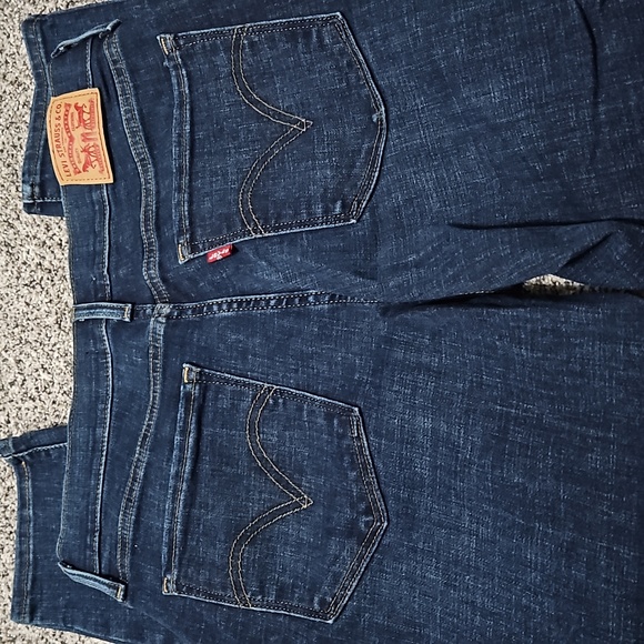 NEW Levi's Cropped Mid Rise Jeans - Picture 6 of 15
